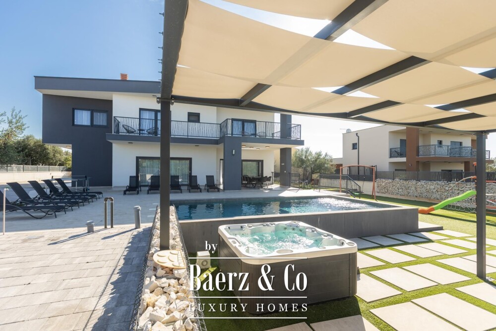 Istria, Galižana, spacious house with pool, large yard and sea view image