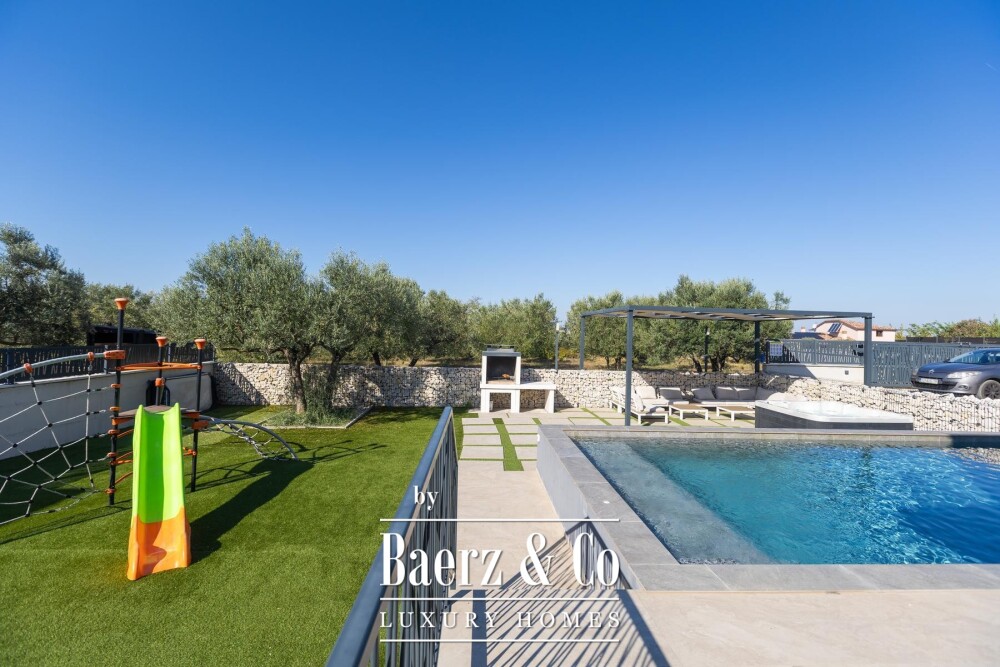 Istria, Galižana, spacious house with pool, large yard and sea view image