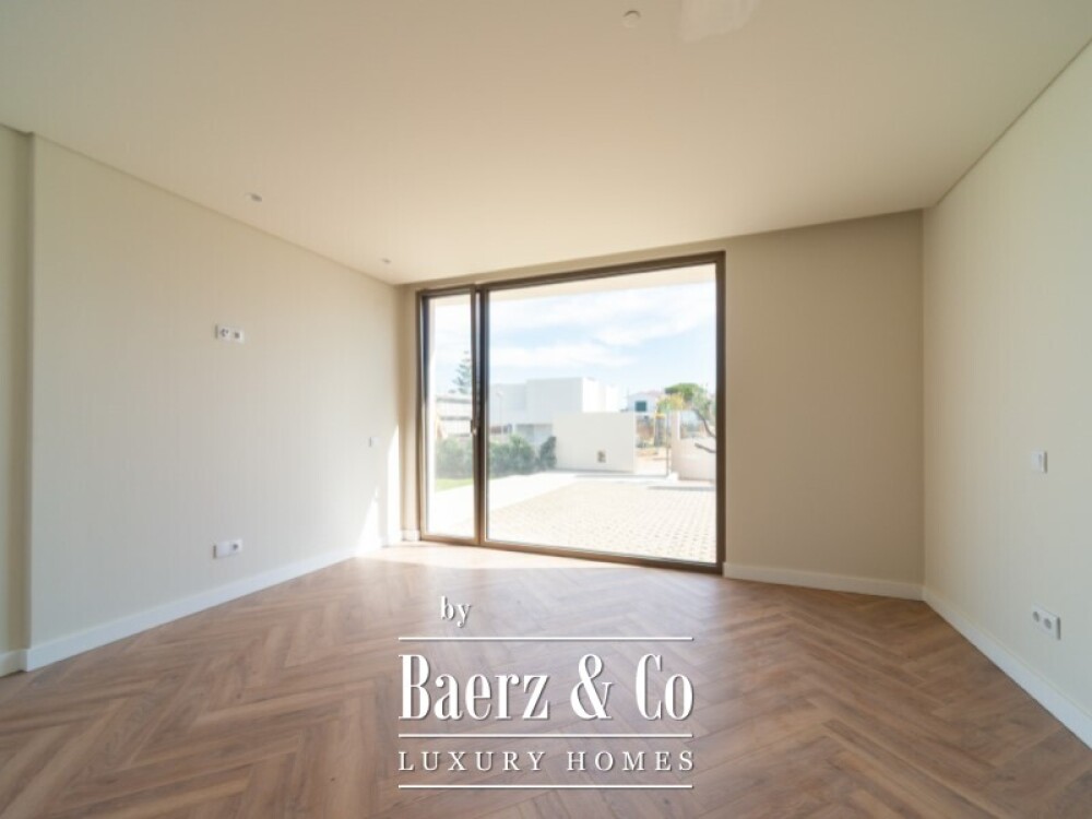 Brand-New Contemporary Villa in São João das Lampas, Close to the Beach image