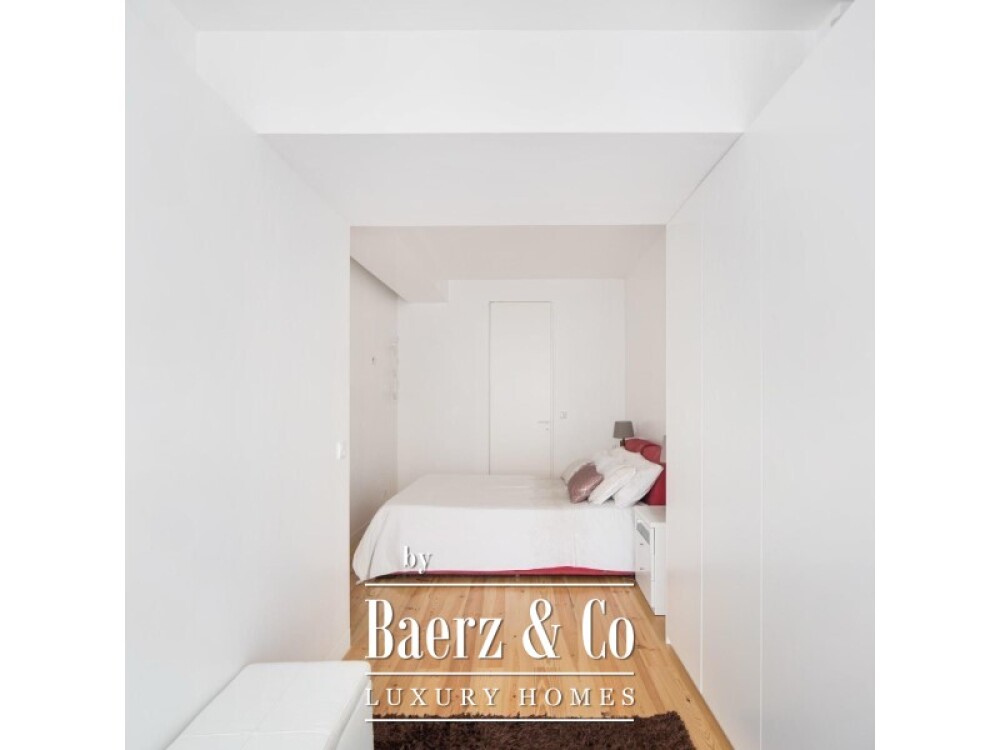3-Bedroom plus study apartment , with Private Outdoor Space, in Campo Pequeno image