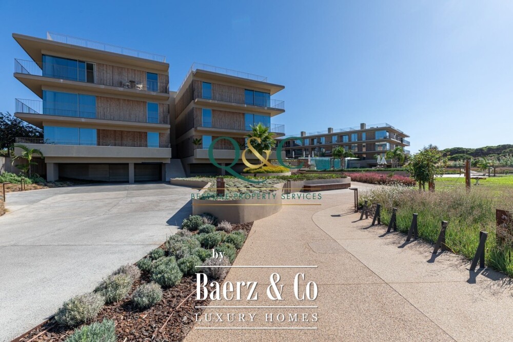 Beautiful luxury home in Quarteira, Centro image