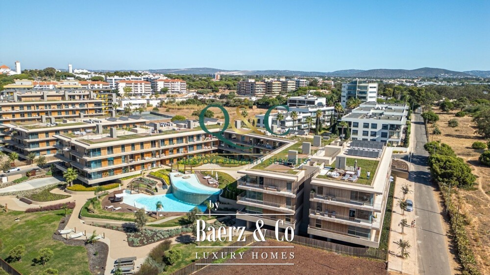 Beautiful luxury home in Quarteira, Centro image