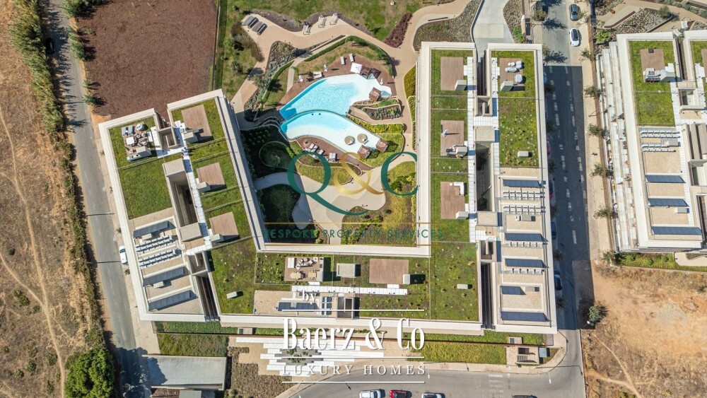 Beautiful luxury home in Quarteira, Centro image
