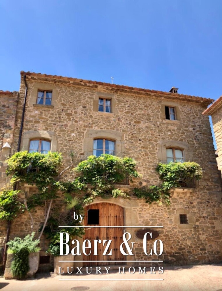 Historic Palace with Hotel Licence in Monells image