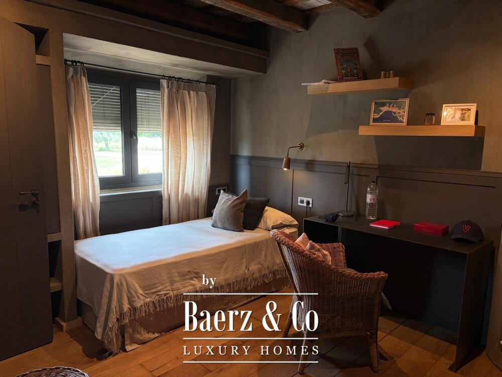 Exclusive House with Garden and Swimming Pool in Torrent image