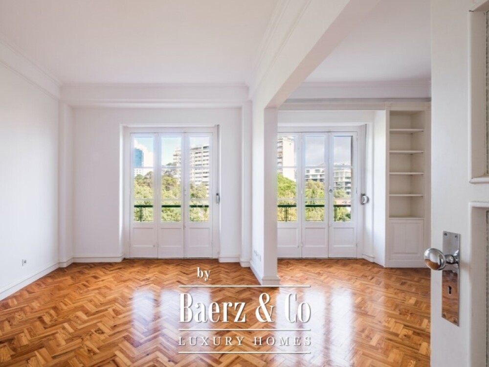 3 bedroom flat, with natural light and unobstructed views in Amoreiras image