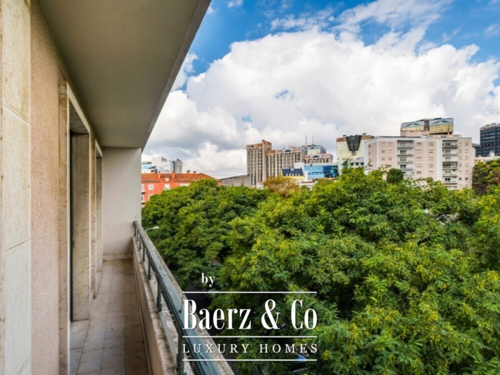 3 bedroom flat, with natural light and unobstructed views in Amoreiras image