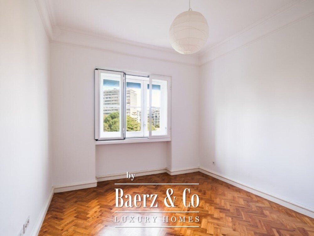 3 bedroom flat, with natural light and unobstructed views in Amoreiras image