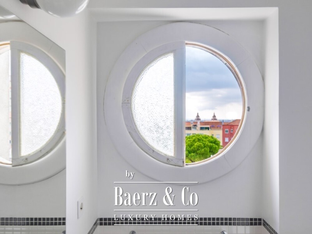 3 bedroom flat, with natural light and unobstructed views in Amoreiras image