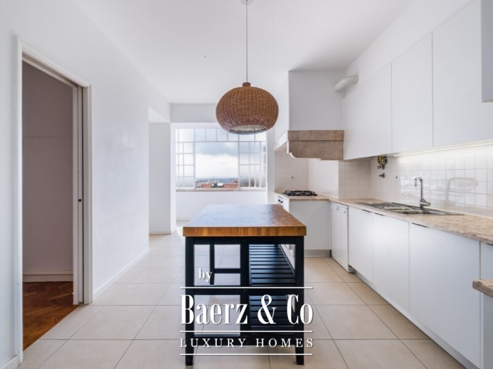 3 bedroom flat, with natural light and unobstructed views in Amoreiras image