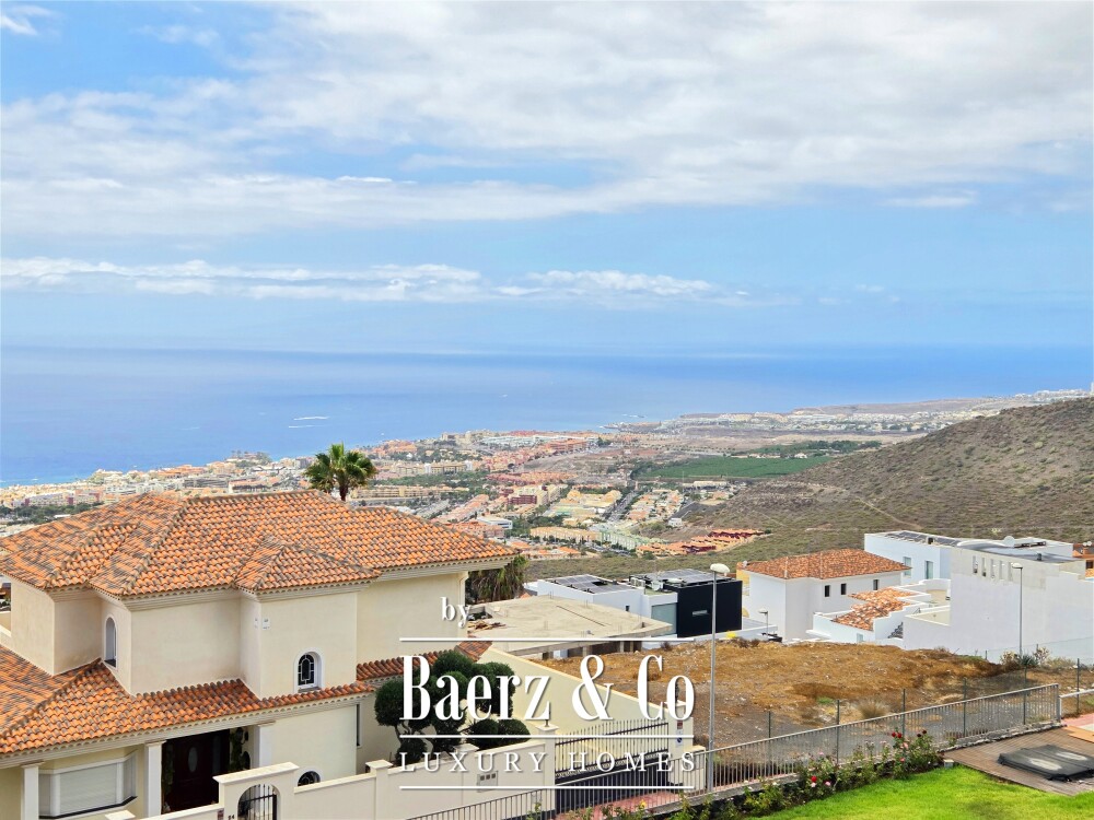 Exclusive villa situated in prestigious residential area Tenerife image