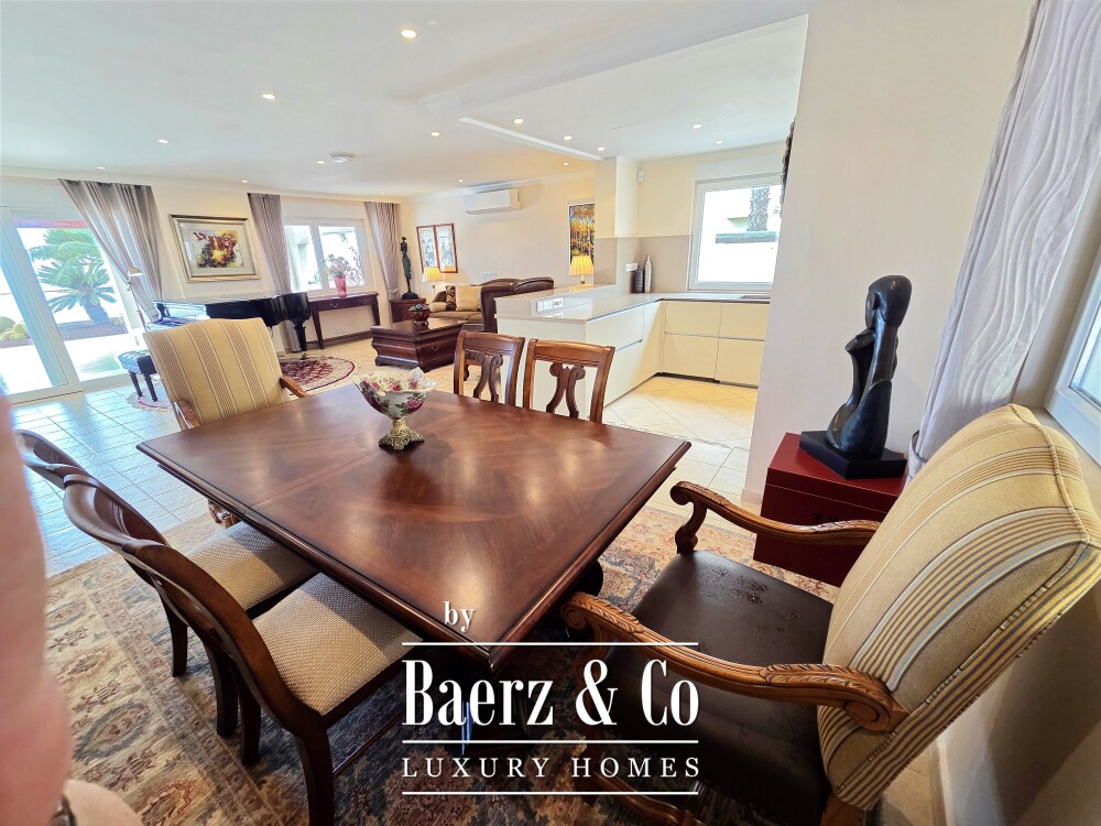 Exclusive villa situated in prestigious residential area Tenerife image
