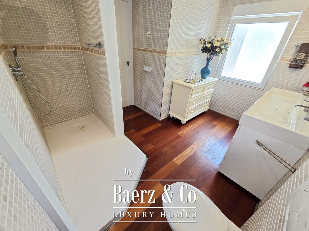 Exclusive villa situated in prestigious residential area Tenerife image