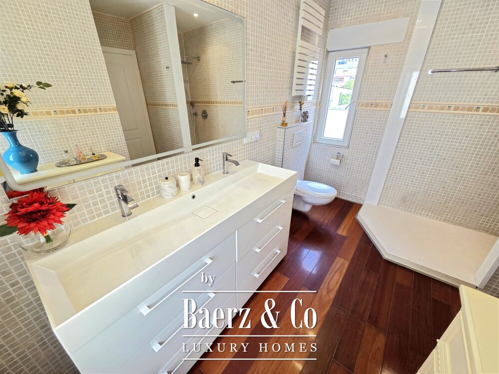 Exclusive villa situated in prestigious residential area Tenerife image