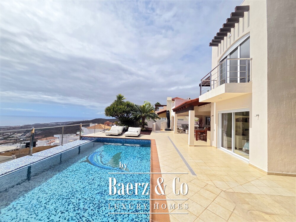Exclusive villa situated in prestigious residential area Tenerife image