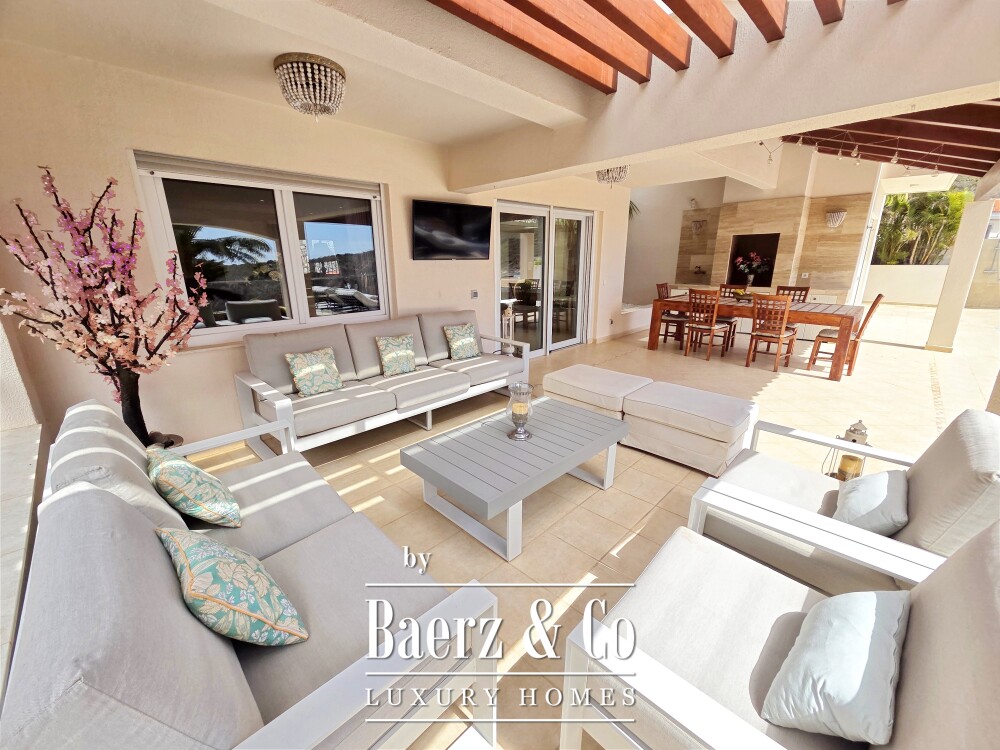 Exclusive villa situated in prestigious residential area Tenerife image
