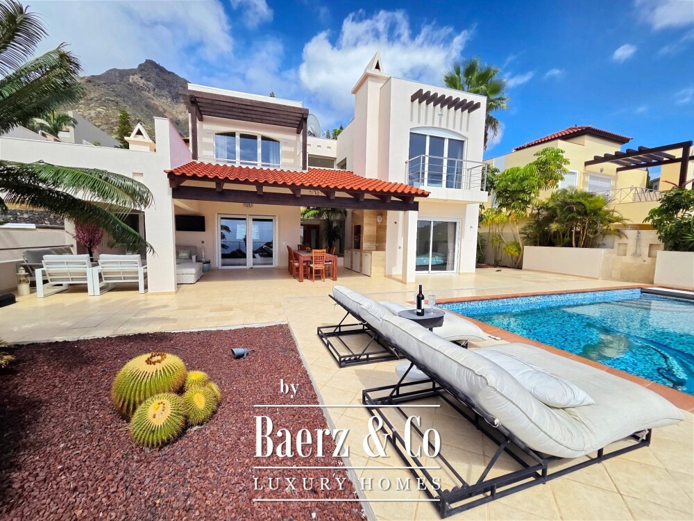 Exclusive villa situated in prestigious residential area Tenerife image