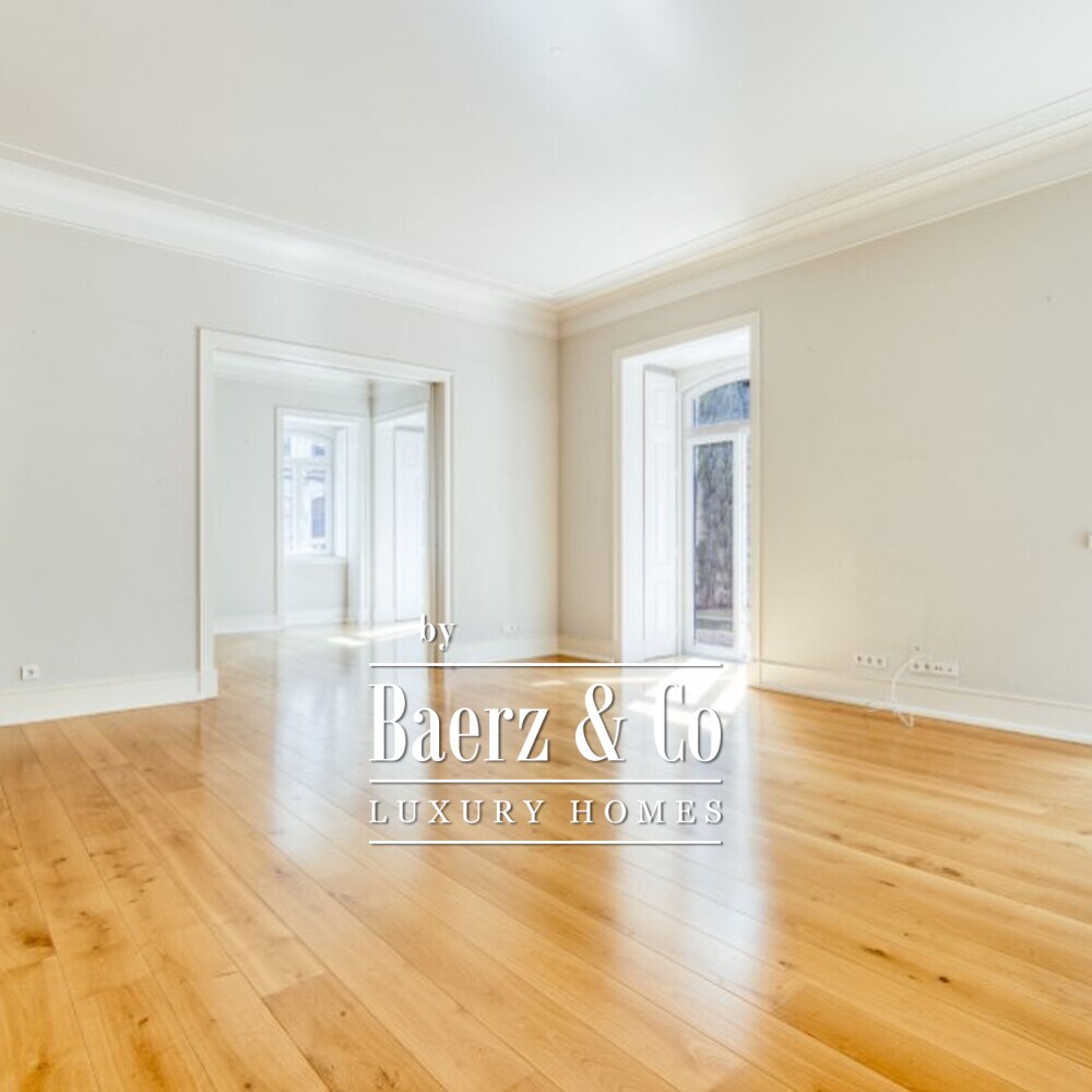 Luxury 2 bedroom with 140sqm garden and garage in Lisbon image