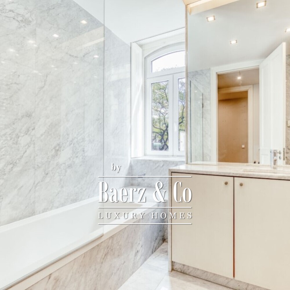 Luxury 2 bedroom with 140sqm garden and garage in Lisbon image