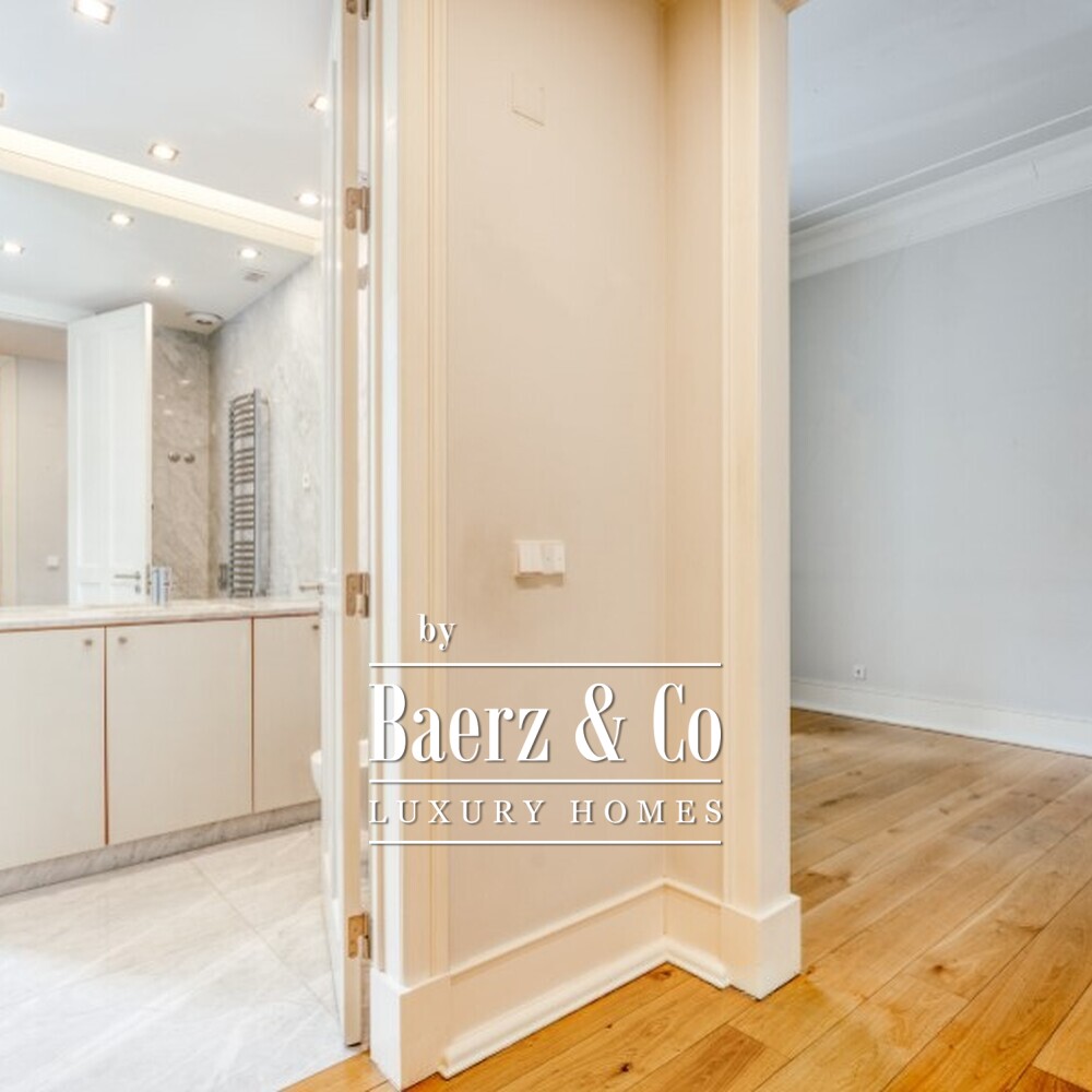 Luxury 2 bedroom with 140sqm garden and garage in Lisbon image