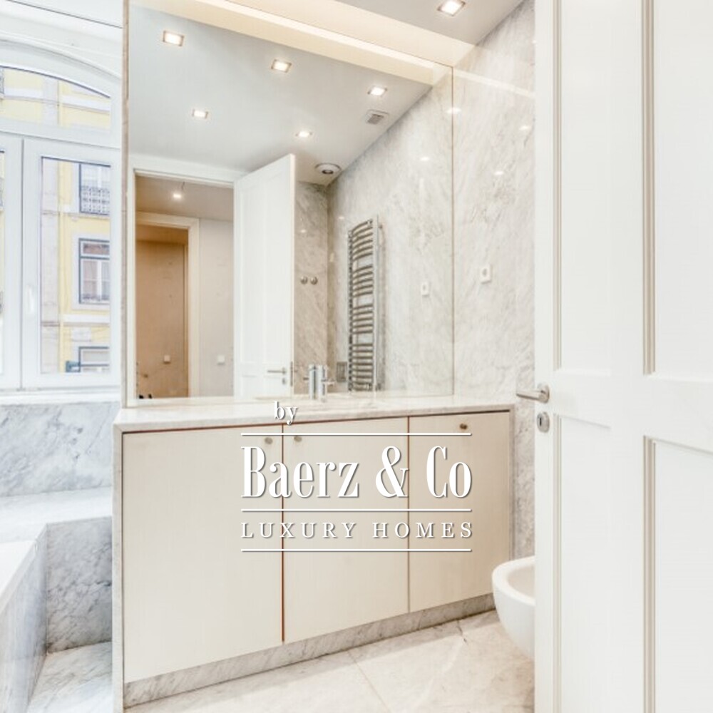 Luxury 2 bedroom with 140sqm garden and garage in Lisbon image