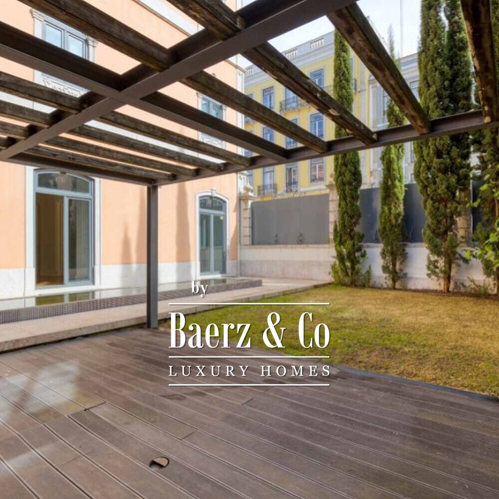 Luxury 2 bedroom with 140sqm garden and garage in Lisbon image