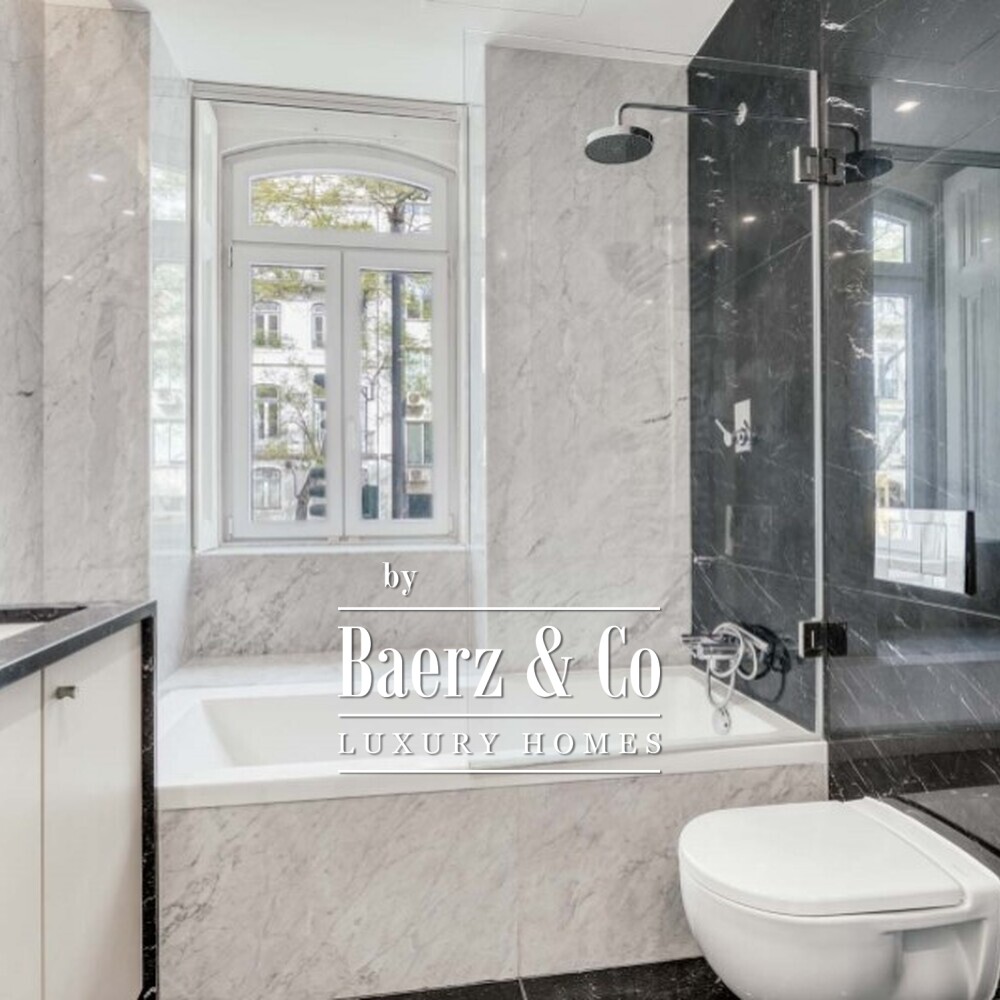 Luxury 2 bedroom with 140sqm garden and garage in Lisbon image