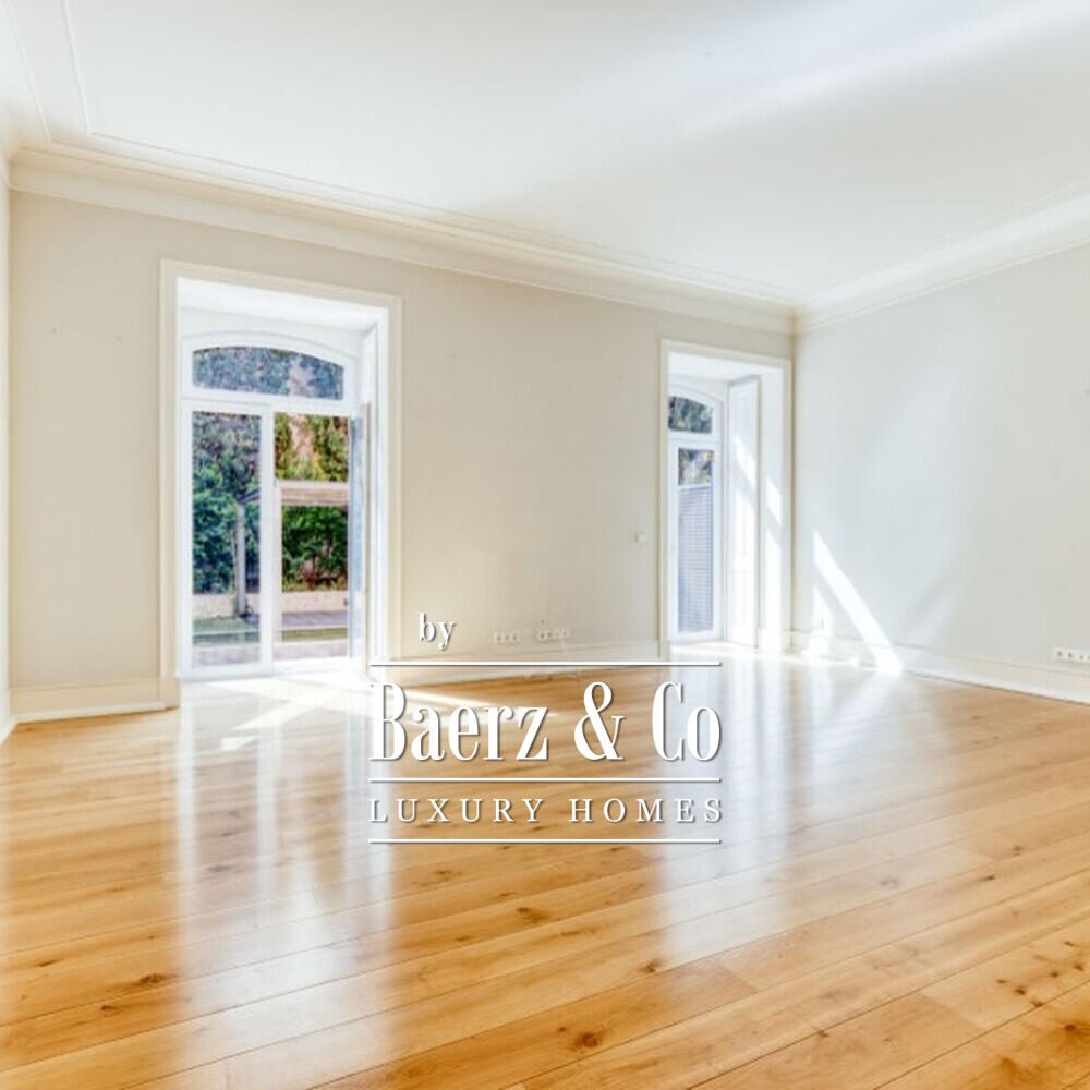Luxury 2 bedroom with 140sqm garden and garage in Lisbon image