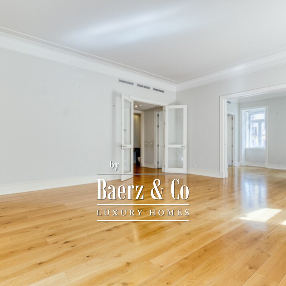 Luxury 2 bedroom with 140sqm garden and garage in Lisbon image