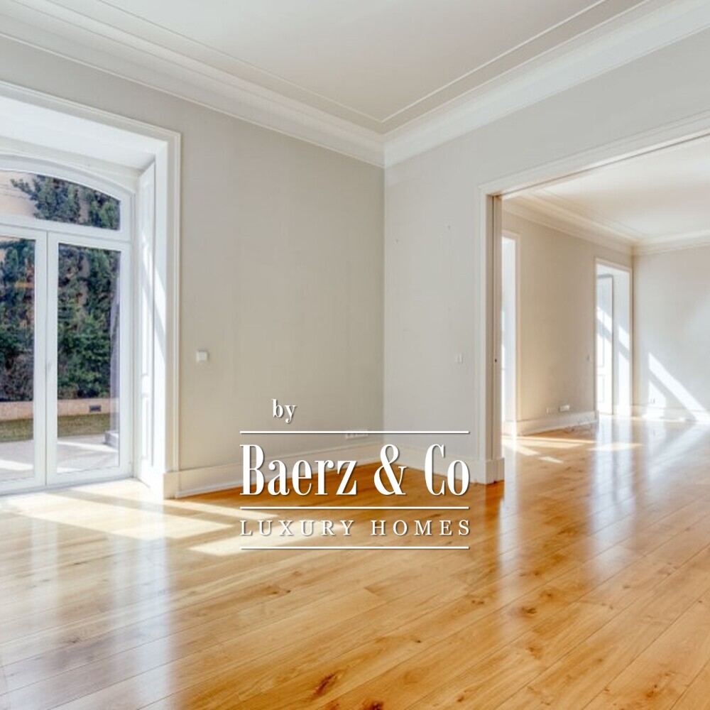 Luxury 2 bedroom with 140sqm garden and garage in Lisbon image