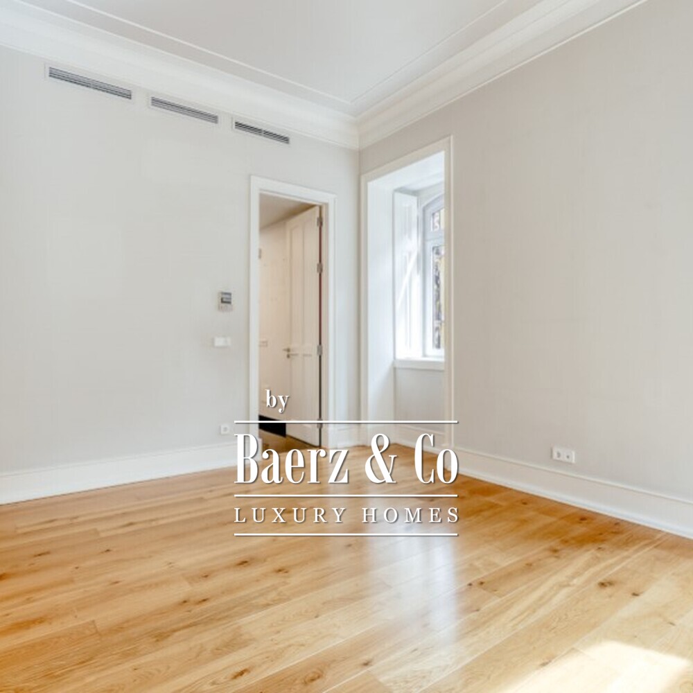 Luxury 2 bedroom with 140sqm garden and garage in Lisbon image