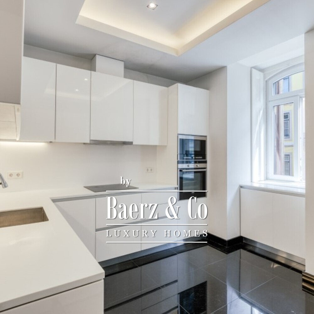 Luxury 2 bedroom with 140sqm garden and garage in Lisbon image