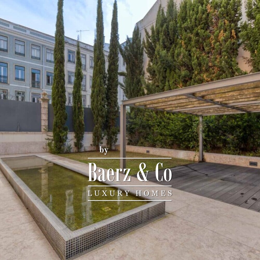 Luxury 2 bedroom with 140sqm garden and garage in Lisbon image