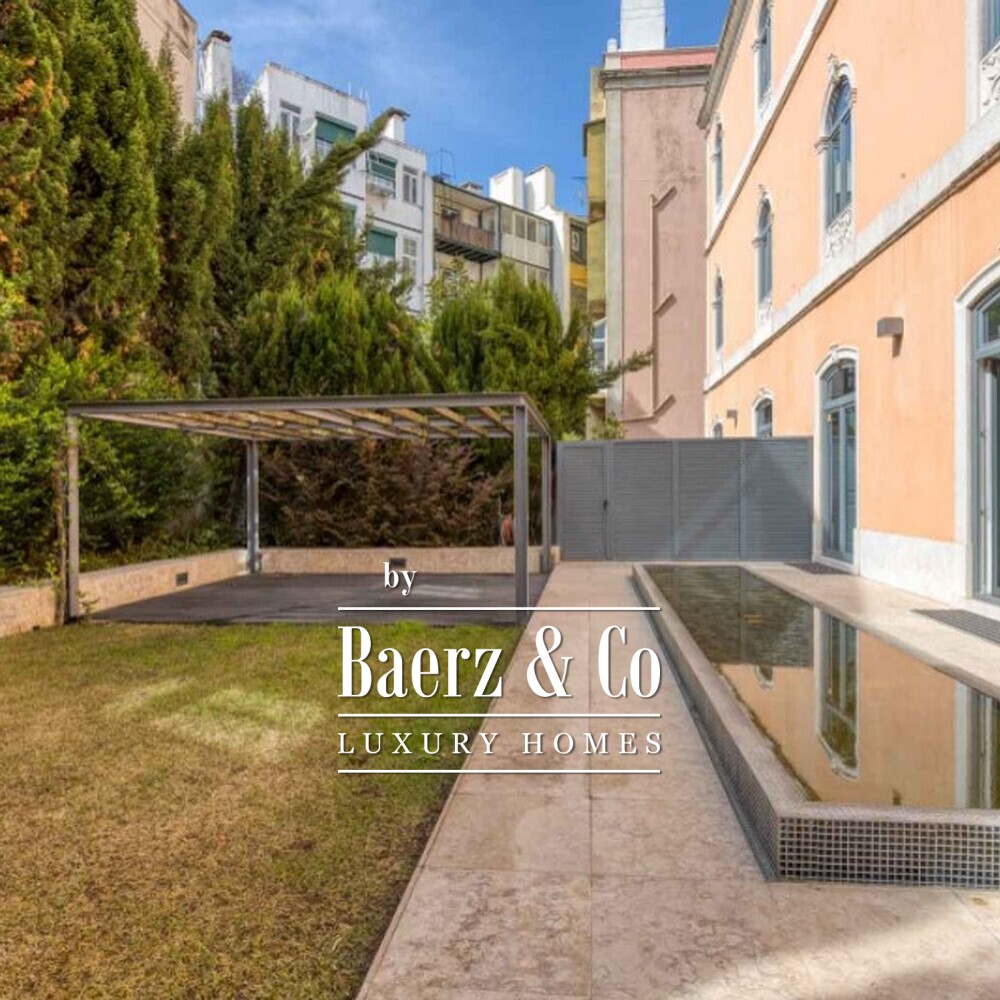 Luxury 2 bedroom with 140sqm garden and garage in Lisbon image