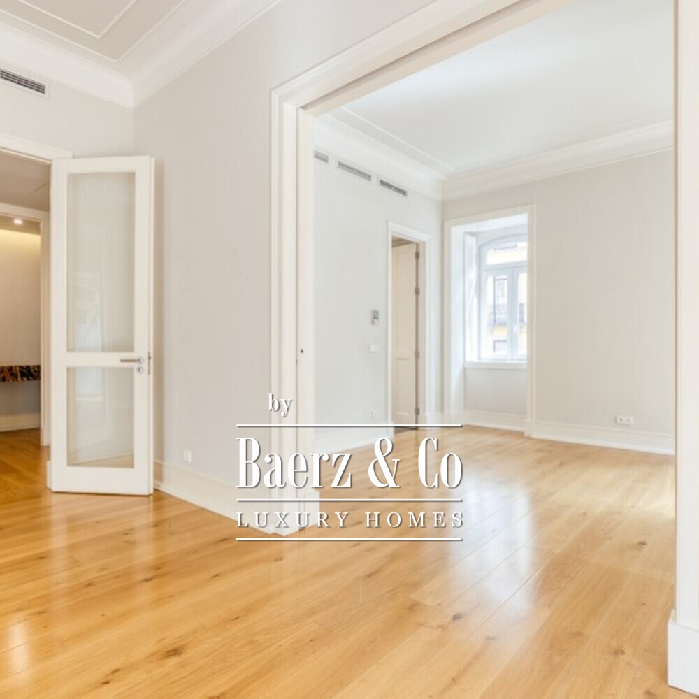 Luxury 2 bedroom with 140sqm garden and garage in Lisbon image
