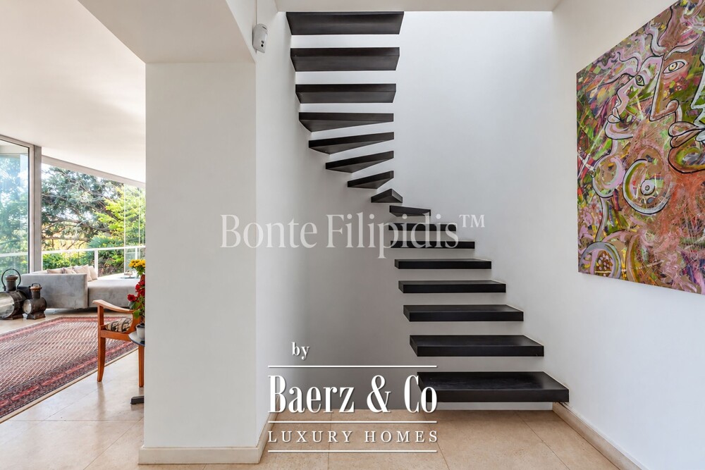 Beautiful luxury home in Rio de Mouro, Albarraque image