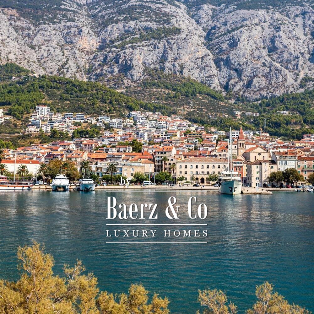 Makarska, Kačić Square, historic house with residential, tourist accommodation and commercial spaces image