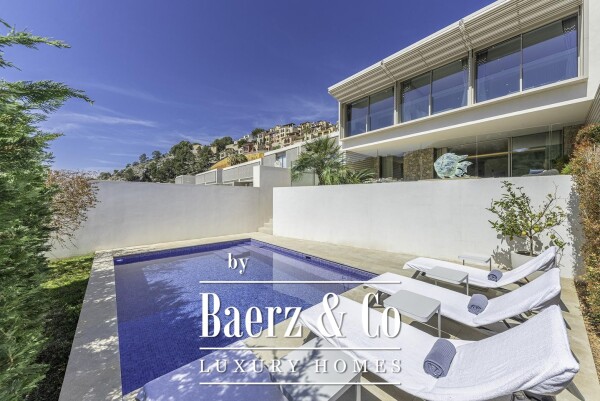 photo 2 Modern villa with privacy overlooking the Mediterranean