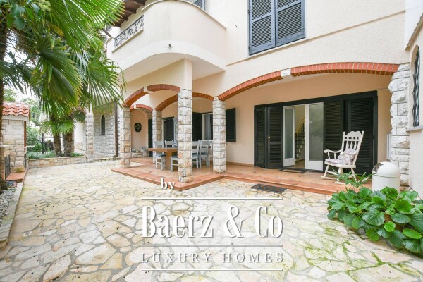 photo 8 Istria, Umag, beautiful house with pool, first row to the sea, NKP 430m2