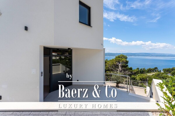 photo 8 Brela, an imposing villa with a panoramic view