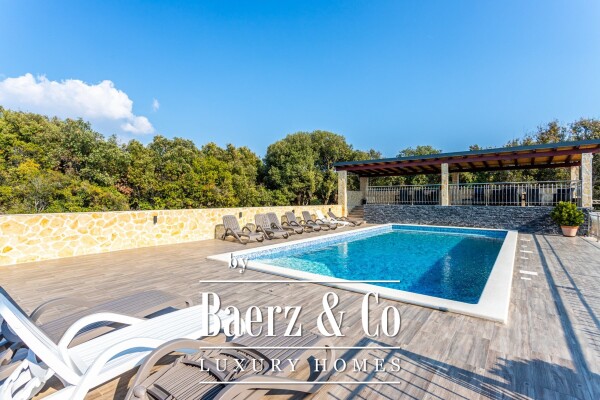 photo 7 Vinišće, house with swimming pool and 6 apartments with 1,000 m2 plot of land