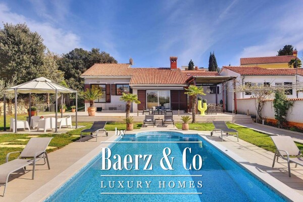 photo 13 Pula, beautiful villa with the best position - first row to the sea