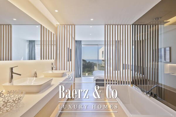 photo 16 Modern villa with privacy overlooking the Mediterranean