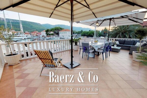 photo 5 Jelsa, a unique house right on the waterfront