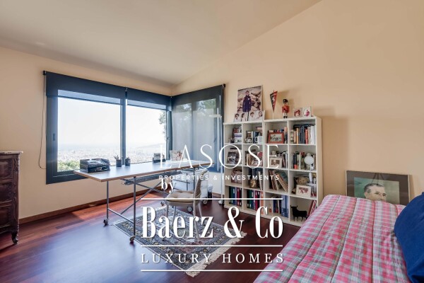 photo 26 Barcelona, Vallvidrera - El Tibidabo i les Planes