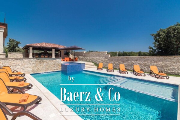 photo 15 Valtura, a luxury villa with a heated pool and a large garden, a rarity on the market