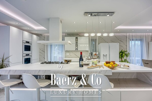 photo 11 Rovinj, an impressive family villa with a pool located in a quiet location