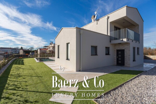 photo 2 Poreč, an impressive villa with a swimming pool in a quiet place