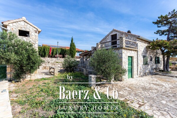 photo 2 Hvar, a large, beautiful property with three houses on a plot of 32500 m2