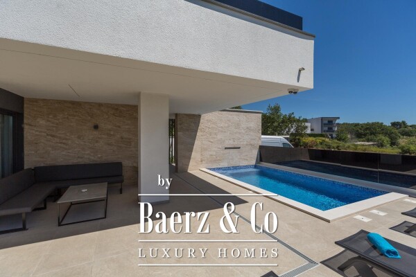 photo 4 Medulin, Istria: Luxury Modern Villa, 200m² NKP, Near Sea and Beaches